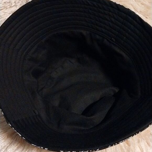NWOT Plaid  Reversible Black & White Women Bucket Hat Size L - Picture 2 of 7